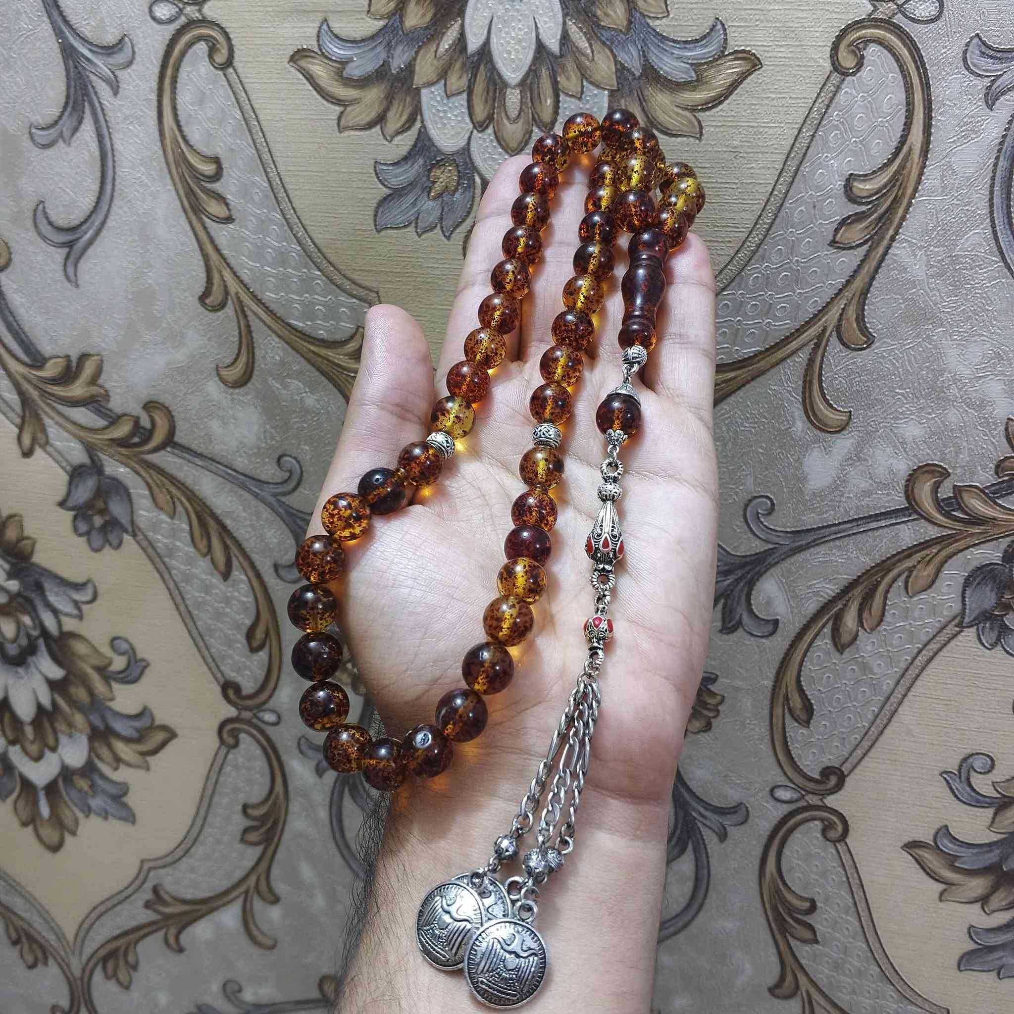 حجر الباي زهر الاصلي 100% جراخه يدوية السعر 27 الف مع توصيل مع علبة هدية/السبحه الثانيه شبيه الكهرب الروسي 45حبة 20 الف / القطعه الثالثة سندلس تركي معرك  33حبة 15 الف/ ***********

