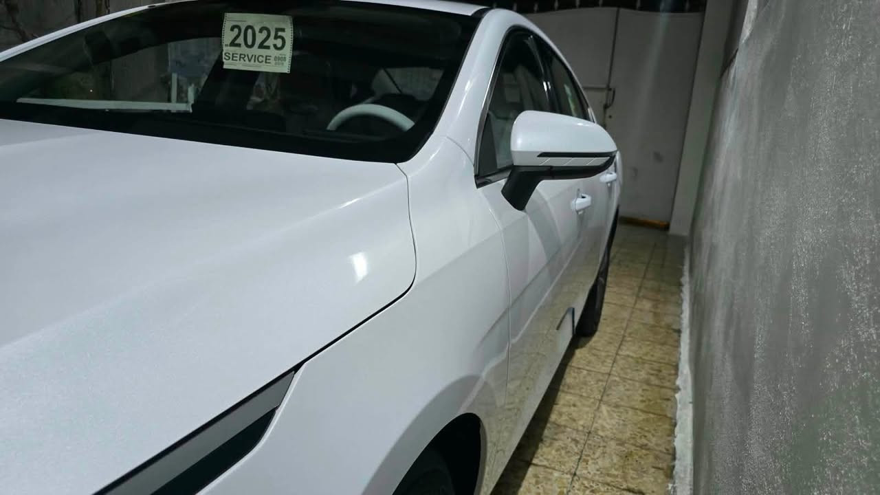 سلام عليكم سياره بيوايدي سياره جديد مكفوله ماشيه7500 السعر 135مكان بغداد رقم ***********
