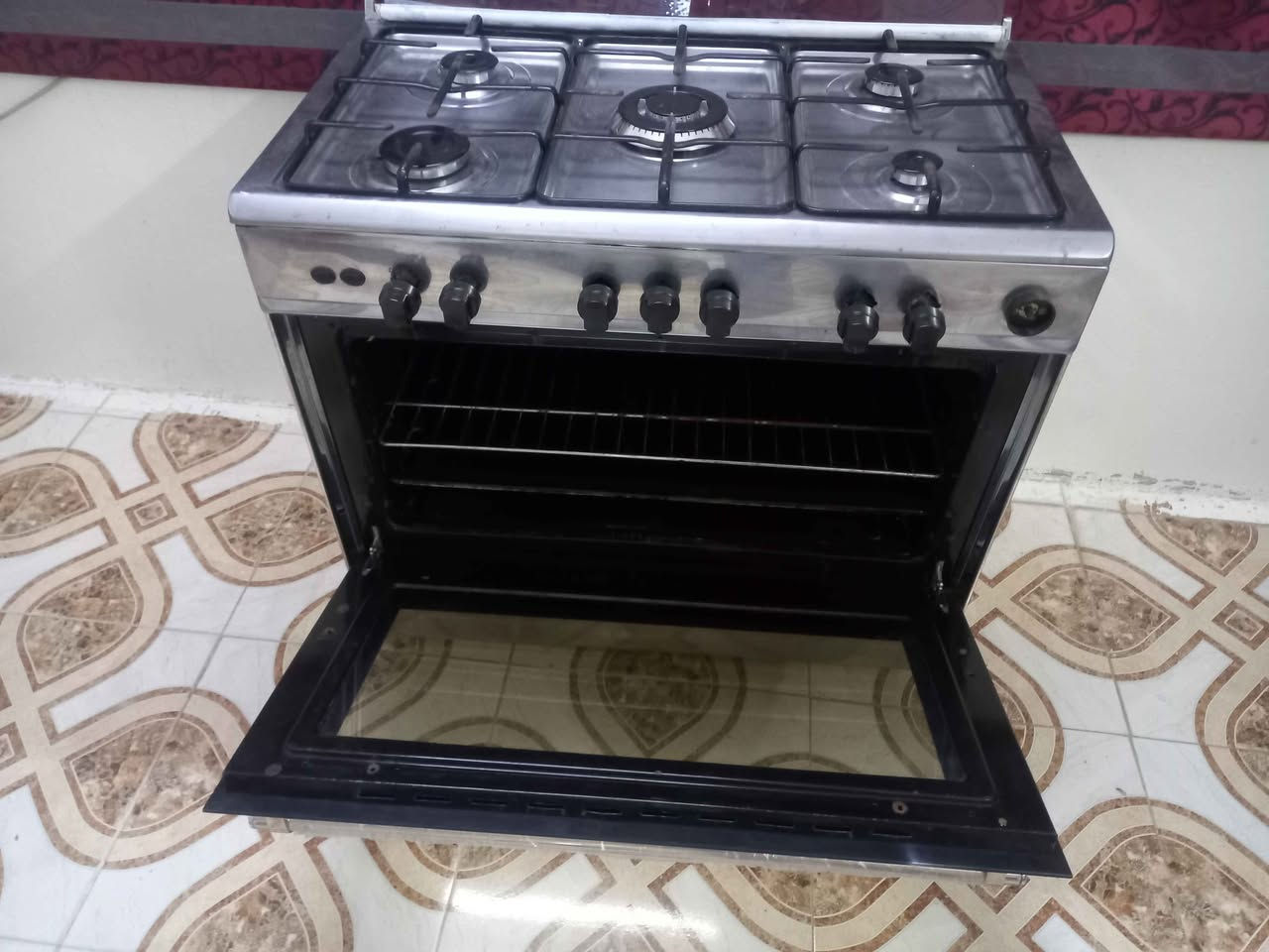 طباخ ال جي العربي للبيع شرط الشغل السعر ١٠٠ ألف العنوان موصل حي الصدام بعد السيطرة عالشارع العام طريق بعشيقه *********** *********** يوجد توصيل داخل الموصل أجره عالمشتري موصل, نينوى

