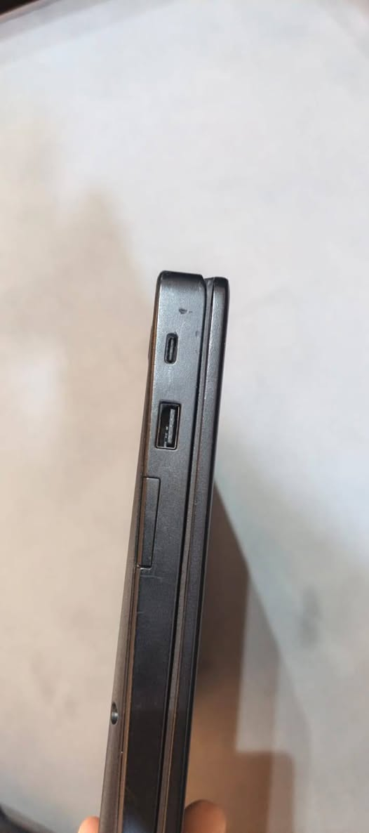 هذا الابتوب DELL للبيع 
المواصفات: 
رامام 8gb
هارد ssd256
المعالج i7 جيل 8 
السعر: 350 وبي مجال
للتواصل والاستفسار خاص او واتساب: ***********
