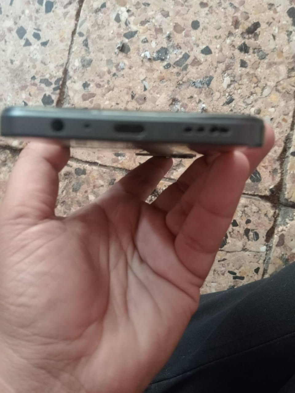 جهاز ريلمي نوت 70  جهاز أخو جديد مع ملحقاته فقط بيه شخوط بسماعه صوت بين بصوره سعر 150......***********

نص مكتوب في الصور:
- realme UI Android 16 عرض التحديثات اسم الجهاز realme Note 70 وحدة التخزين بالهاتف ٣٥ غ.ب / ٢٥٦ غ.ب المعالج T7250 الطراز RMX5313 RAM ٤ غ.ب إصدار Android 16 الإصدار المعلومات القانونية الحالة
