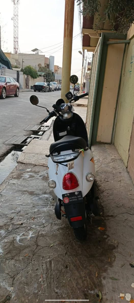 ماطور عبد الحليم بوليسي للبيع 🛵
سرعه ٩٩
ملف ١٥٠٠
ماطور مايعوزه ربع 🥇
مسجل أصلي 
٣نمر 
بطاريت مابيهن شي 
تايات جدد 
بريكات جدد 
السعر ٣٢٥ وبي مجال 
***********متواجد وتساب ومسنجر
