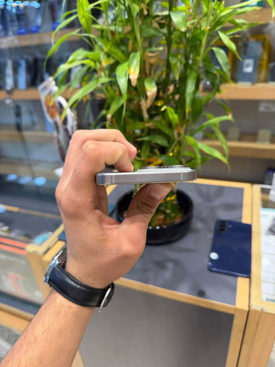 iPhone 15 Pro Max
ذاكره 256
البطاريه 85
مشحون825مره 
الجهاز نضافته 100بل100
سعر مليون 100 وبي مجال 
إلا ستفسار اكثر اتصال على هاذه الرقم 
***********
