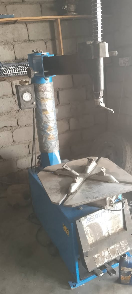 للبيع خالعه نضيفه كلش شرط برغي مافاتح بيه حجم 26 اتو سان. تركي 
بوري. مدور.  
صينيه مربعه. 
ماطور نحاس. 
3 دوسات. 
المكان بابل النيل ‏‪***********‬‏
