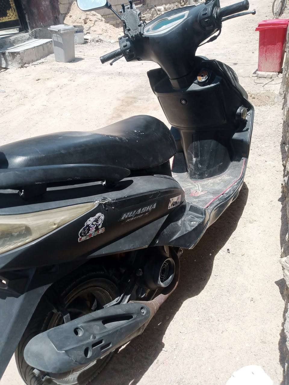 سلام عليكم دراجه نضيفه شرط الشغل للبيع عنوانها رميثه ابو شريش السعر يم صاحبها مكلف بنشر ***********
