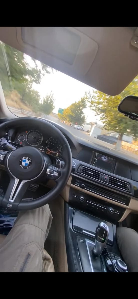 Bmw F10 535i M//
ساره كه ره قه مه به ناوى خومه 20ورقه غرامه له سه ره 
له سعرى ديته خوار پاش معامله ده ت ده مه وه ساره كى 
هه تا بلى خاوينو جوانه بى سبوخه زور به خاوينى ماوه ته وه
ساره كه يك ده سته گير مه كينه. ته بريت ته قه و ره قه به شه ررت فول فوله  ناوزه رده  شوختو قوپيش به شه رت   دعامى بو دعامى كامل به شه رت📦📦كفاله عامه  سعرى 160$ بو زانيارى زياتر ***********

