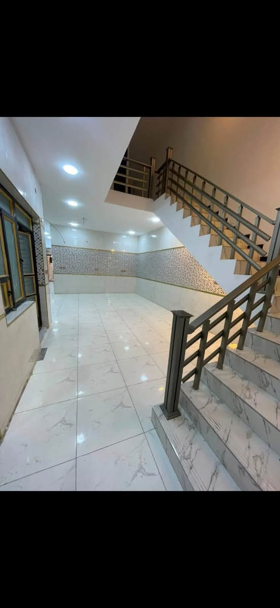 السلام عليكم سعر مناسب جداً جداً
بيت للبيع في حي الجهاد منطقه ديوان المخابرات 
مساحه البيت ١٥٠ متر  واجهه ٦ ونزال ٢٥ 
يحتوي البيت على 
٤ غرف نوم 
٢ حمام 
وصاله ومطبخ وكراج 
للاستفسار اتصل على الرقم التالي 
***********
