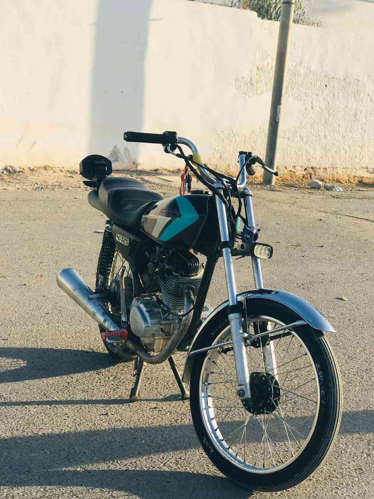 السلام عليكم دراجه حربيه سيجي نامه  شاصي20محرك24معمر بال25مبدل كور وبستم ولفات فقط لاا صرف ولا تبخير دراجه كاملهه ربع متصرف عليه المكان بيجي البجواري السعر 425وبيه مجال للشراي هاذه رقمي ***********
