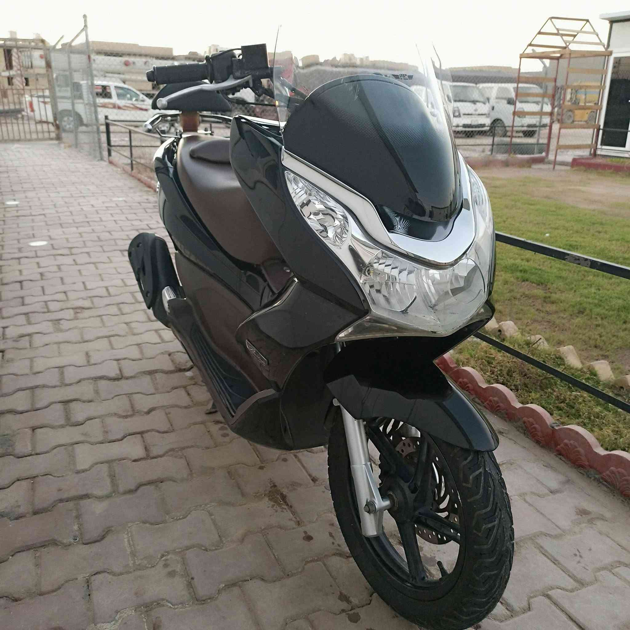 السلام عليكم شباب BCXجيل الاول للبيع الدراجا خير من الله كفاله عامه بس ماعدا المازدا بيها شويا كسر ترهم مراوس ب4 گير سكنر ونتراهم عالفرق عنوان كوت ***********
