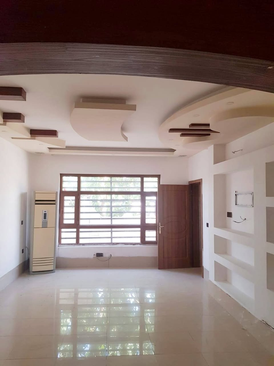 🏡بيت200متر فارغ للإيجارالدائمي🏡
/أربيل/شارع100/المربع الذهبي/
/بارك32/جانب فندق رمادا/
للتواصل واتس***********  
/مساحة200متر/4غرف/طابقين/
/سباليت/مبردات/كاونتر وطباخ/
/حديقة/كراج/غرف ماستر/بلكون/
