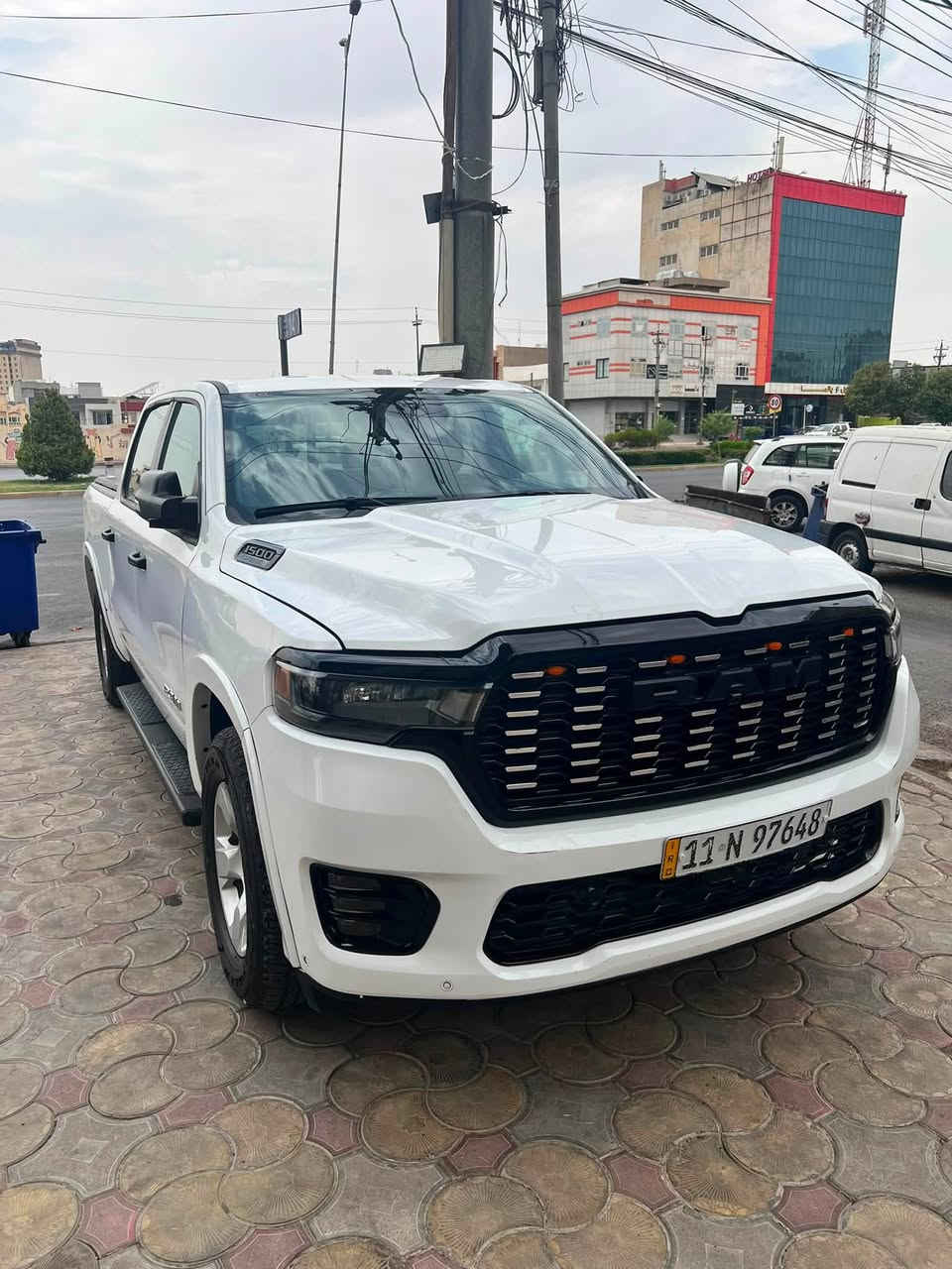 دوج رام 4*4  ، v6 ايتورك 
نضام 2ويل و4ويل 
موديل 2024 
مواصفات وبجم 25
دخول جديد 
باب طويل وبدي قصير 
السيارة كفالة حادث بس دعامية 
مري شفط 
مثبت سرعة
تحديد مسار 
بصمة تشغيل عن بعد 
شاشة كاربلي
كير ماوس  
حساسات رادارات امامي خلفي 
رقم بغداد شهداء وكالة 
مكان السيارة الكوت 
ماشية 29m
السعر 33 وبيهة مجال 
او مراوس 
***********
