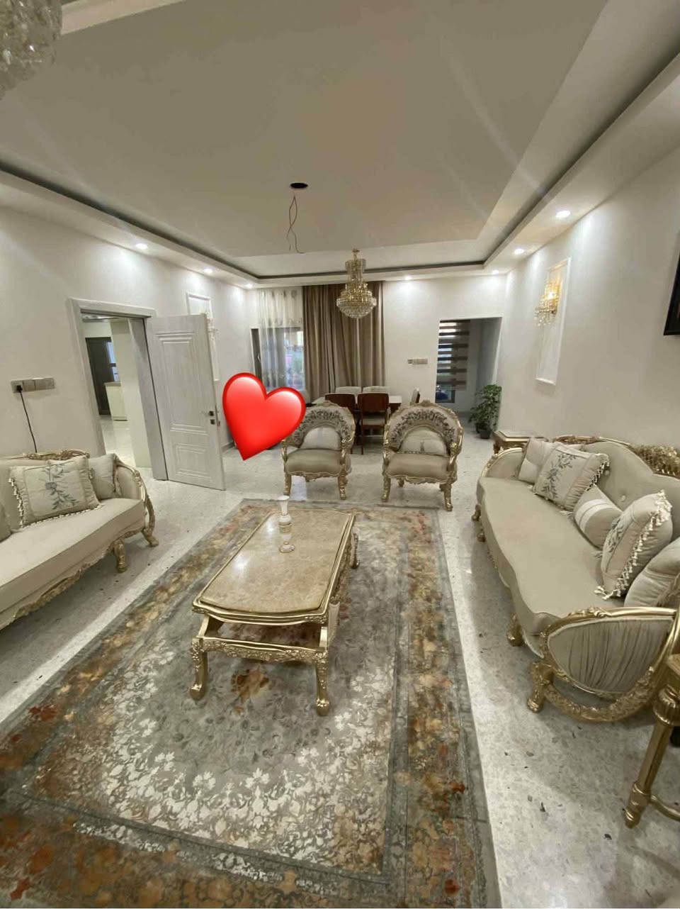 تم اعادة النشر 🏡دار للبيع طابووو صرف سند مستقل 📍في الدورة شارع 60 فرع اسواق حذيفة
مساحة 200 متر
نزال20 متر
واجهه 10 متر
يحتوي على مطبخ مفتوح على صاله واسعه وصحيات 2 واستقبال كبير وغرف نوم 3 وسطح ناصي كبير وسطح عالي وحديقه واسعه ومنور كبير 
السعر 315 وبي مجال بسيط 
للاستفسار على الرقم مع صاحب الدار على الواتساب حصراًاًا
***********📍📍📍.
