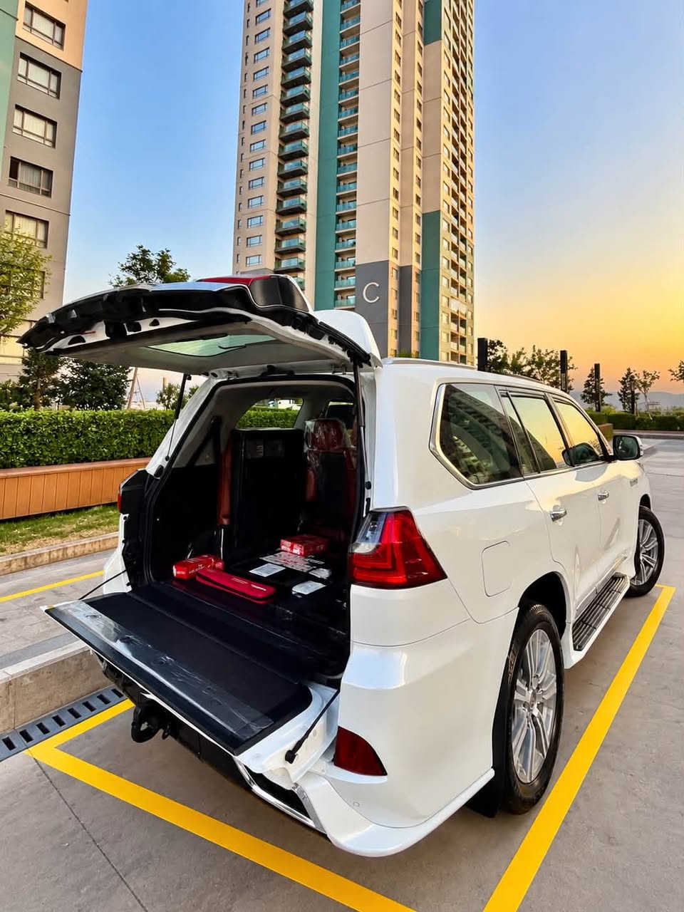 Lexus.570LX.2017. 🔚 بريم اصلى🦅.✅
لكــزز هيبـة الشـوارع 🧿

ملاحظات:-
صبـغ ❌
بدون شخط
بدون رصعات
بدون صبغ
بدون رمل 
حتى دعاميات ولحية بدون صبغ
لله الحمد سيارة زيروووو

سيارة كلش حلوة نظيفة مرتبة لوك لوك 
___ماشية 72 الف❇️
ماشية بشرط فحص كومبيتر 
سيارة باقية عل نظافتها لوك لوك 
كل جسمها بشرط سيارة باقية نظافة زيرو
.....

سعر 565$
موديل2017
حجمً المحرك.5.7🦅
ماشية.72 الف.
سبير منازل♻️
••••••••
محرك كير بشرط لحد شهر
هزة براد سنوية  جديد
رقم دولي جديد 
والسيارة باسمي تحويل مباشر❇️

.-.-.-.-.-.-.-

مواصفات ساس بريم اصلى LX570💫

سلايد
داخل احمر 
ثلاجة
صندوك جك 
كشـن تبريد تدفئة 
ستيرن كهربائي 
شغال 
رادار امامي 
كامرة 
حساس 
خمس كامرات
راس DVD
دبل اكسل 
كامل زينون 
ستة سيدي
يدات بصمة
مرايات كهربائي 
ستيرن وكشت خزن
رادار شارع
دبل هواء 
بخ ماء
كشن جلد 
تحديد سرعة
بنزين ECO
شاشه لمس
تبريد مركزي
وبعد وبعد….
مكان : سليمانییە
سعر.565.$
***********
