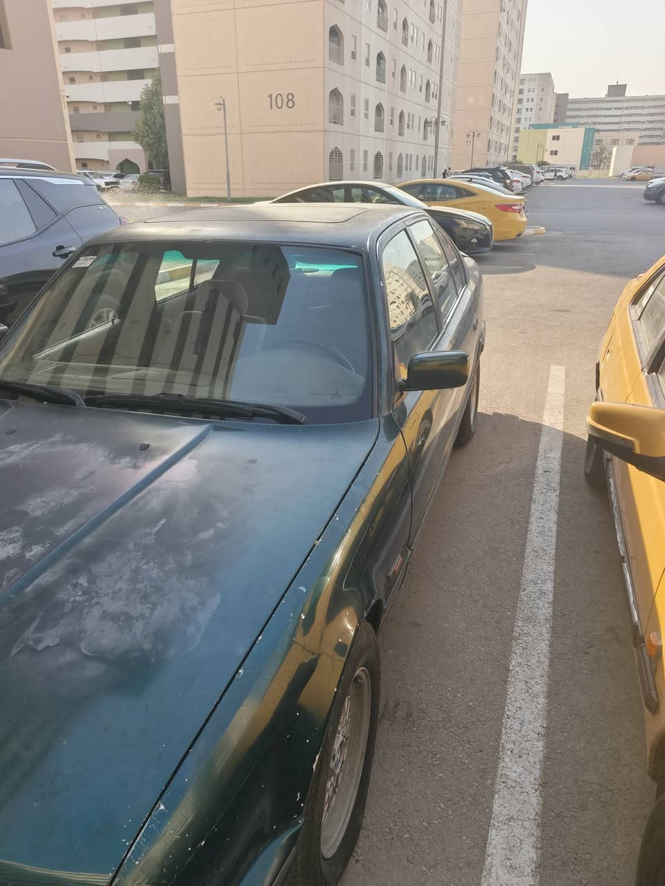 بي إم 535
مديل ١٩٩٢

محرك حاوية 

باتري جديد 

كير جديد 

تخم تاير جديد 

سيارة بدون ضربة 

سيارة جاردة يعني بلادية 

كلشي بيهة شغال 

هزة جديدة 

وأرقام جديدة 

سعر ٥٨ وبيهة مجال 

***********عنوان بسماية

