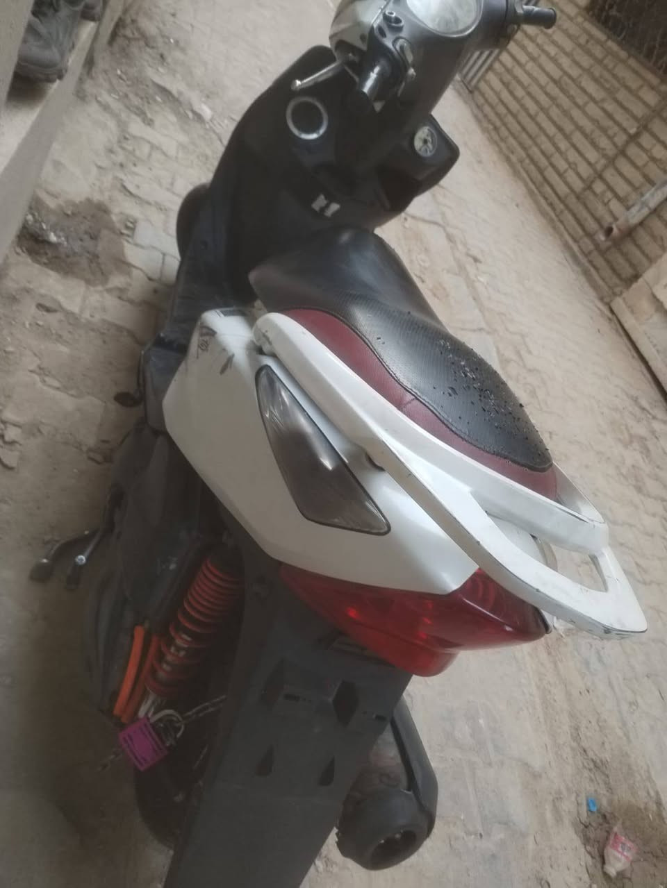 دراجه ماكس ثعلب مكينه شلعه معدل مكينه بيه تخبل تراي عل فحص وين ميعجبك مثل مموضحه بصور شراي يتواصل ويايه مكاني اعظميه بغداد شراي يتصل عل رقم ***********

