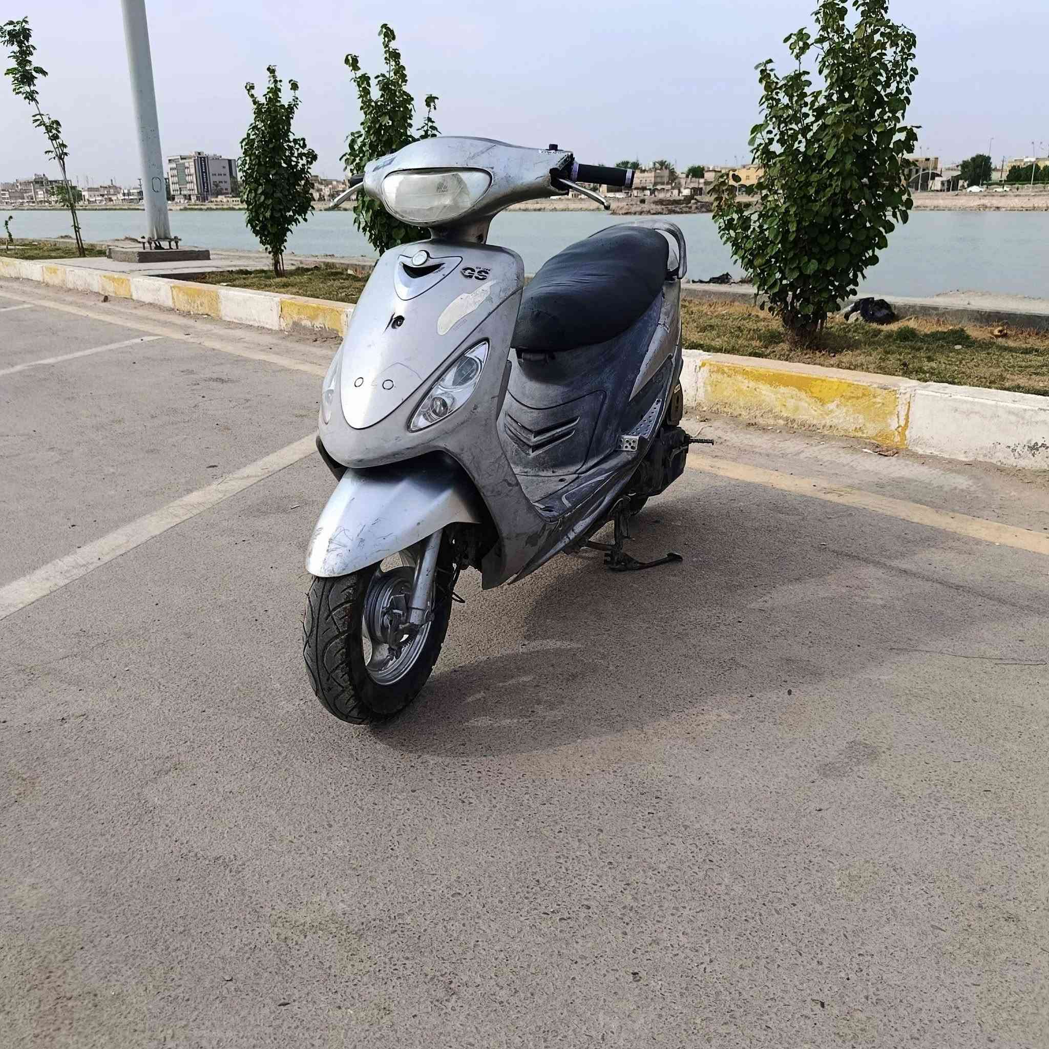 السلام عليكم
ماكس منغولي للبيع 

المكينه مفتوحه مره وحده  والباقي كله بلادي 

الدراجة كلها ختم واحد وصلها موجود 

شغاله سلف هندر كهربائيات اشاير لايت بك لايت عداد 

تايرات جدد  

مكاني ناصرية مركز 

الرقم *********** 

السعر 550 أو بيها مجال
