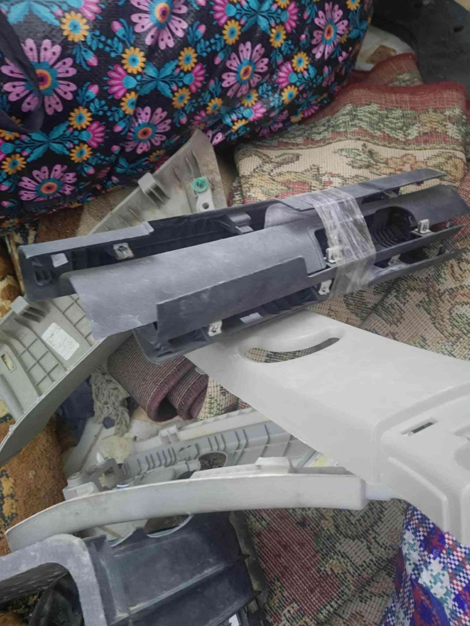 السلام عليكم كيا سورينو موديل ٢٠٢٠ صاير بيهه حرك ومبدل بيهه قبق مال قماره شغل يخبل سياره غراضها كلهن. كامله بس الجام نقص رقم بغداد مكينه ٦ سلندر كير مكينه  جدد راديترات البدنه الدعاميات بك لايتات الشبابيك المري الجانبيات اليدات البطاين الداخليه الدشبول ابو الشاشا ويل كب السياره بس تلحيظات بالكشر وصبغ حتى اساس مضروبه وتنشد غراضها وتشغل وتطلع للبيع او مراوس مكاني بغداد وهذا رقمي للاستفسار *********** ابو العز السعر ١١٥
