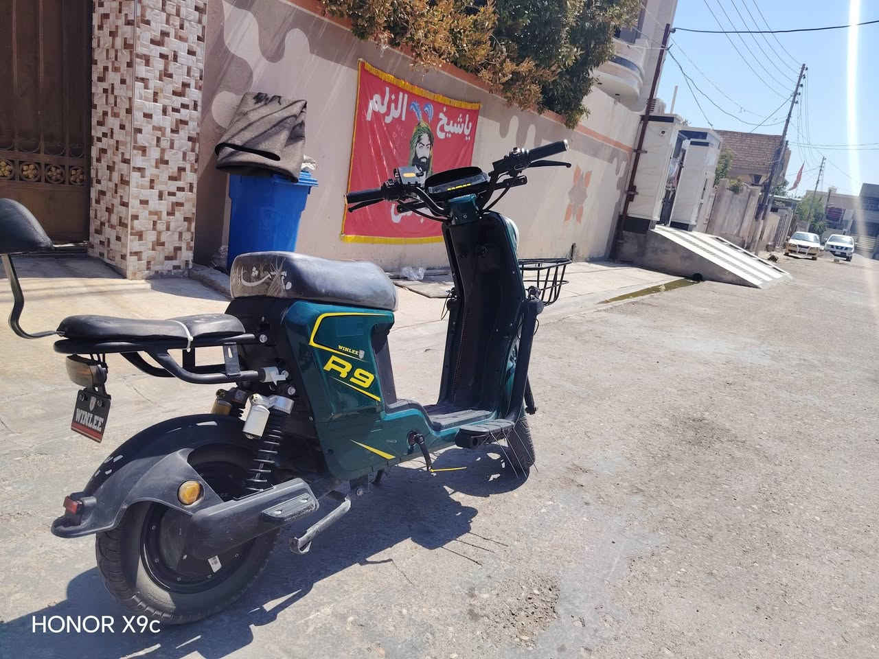 سلام عليكم دراجه شحن R9 2026 دراجه نضيفه بطاريات على وضع الشركه كهرابائيات شغاله اي نقص مابيها الدراجه احله من البلصوره 4 نمر 5 بطاريات لايت زنون +درع مع الاضافه 2 اكلوبات وياها جنطه اصير بل نص السعر 450 وبيها مجال بسيط    الرقم *********** المكان ديالى شهربان
