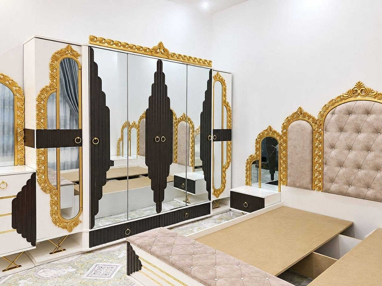 غرفه تركي للبيع ٦باب نضيفه جدا السعر المطلوب ٩٠٠ الف للمعلومات أكثر الاتصال على *********** و *********** المكان زين القوس شارع الكفاح
