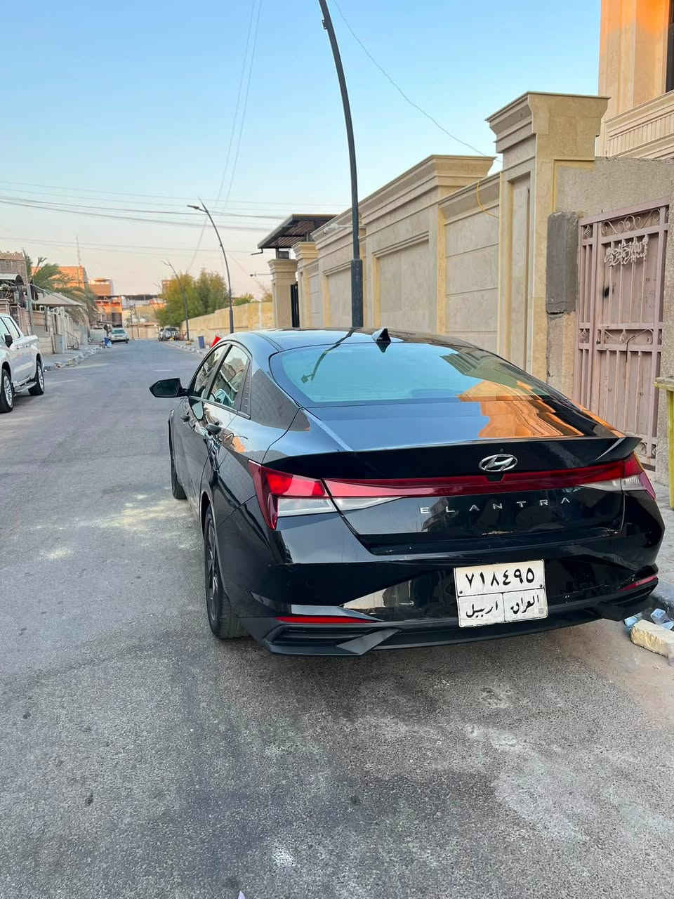 السلام عليكم
الانترا موديل 2021  وارد امريكي حادثها مال امريكا موضح بال رقم شاصي و جاملغ عكس السايق  مبدل 
بدي السياره بي بارد 
سياره فول مواصفات عدا الفتحه
رقمها اربيل حره باسم شركه سنويه بعد سنه وتنتهي
مكينه 2000 دوش المرغوبه
اوتو هولد
توقف ذاتي للخلف 
توقف ذاتي عند الجوانب 
٣ انظمه قيادة
رادار
بصمه ابواب
بصمه 
تشغل عن بعد
شاشه متصله 
سايد بريك كهربائي 
كلشي مرفق بالمنشور  حتى سونار 
شوف لمنشور وقتنع واتصل بيه انه بخدمتك 
السعر 120$
مكان لسيارة بالبصرة 

الاتصال 
***********
***********

رقم الشاصي 
5NPLS4AG4MH020481
