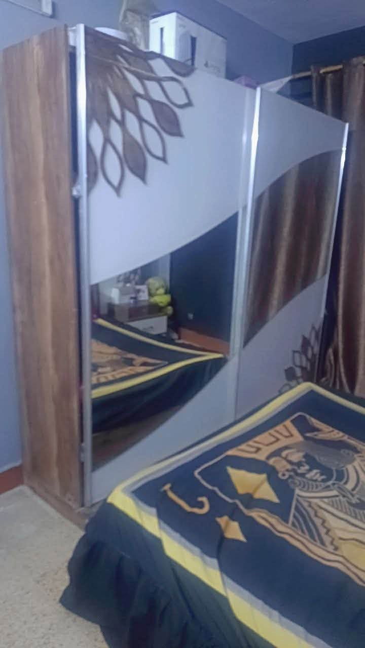 سلام عليكم غراض للبيع تخم سعر 75 وغرفه نوم للبيع5 قطع فقط باب سلاتي تعبان مال كنتور سعر 80 وبيه مجال وميز مال تلفزيون سعر 35 وبي مجال فقط الميز المكان بغداد البياع حيّ الرساله الأولى رقم الهاتف ***********بي وتساب
