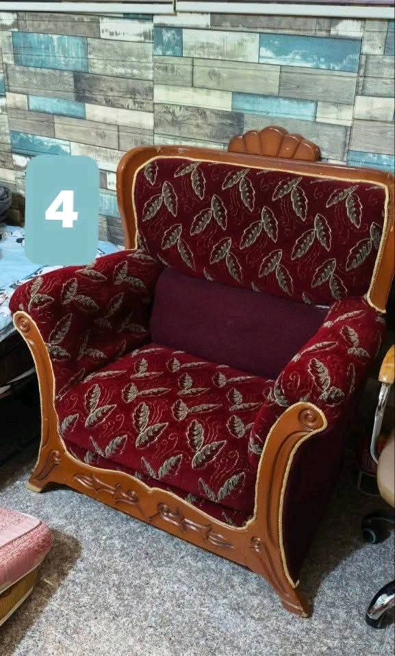 التخم الجوزي 4 قطع للبيع ب 250 و بي مجال 

التخم الاحمر 6 قطع ب 200 و بي مجال شوية 

المكان حي العسكري شارع المكاتب 

***********
