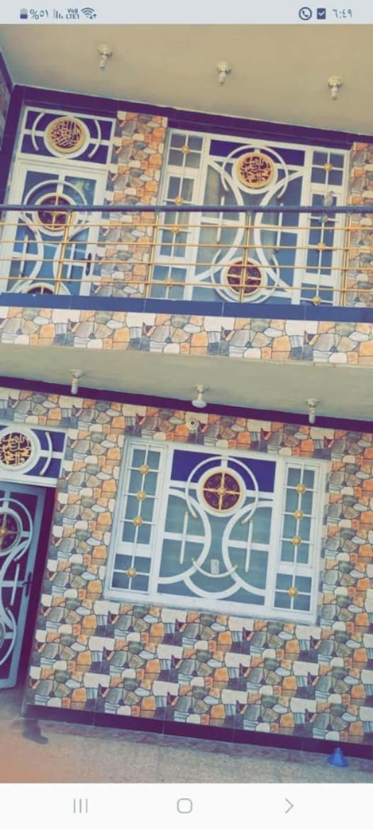 الدار للبيع
الطابق الاول/ غرفه نوم +صاله +هول +مطبخ بارد +مطبخ حار +حمام +صحيات اثنين
الطابق الثاني/ ثلاث غرف نوم + هول داخلي +مجمع صحيات +بيتونه 
العنوان 
منطقه حي الجهاد شارع الثقلين/ قرب مدرسه العنفوان الابتدائيه 
للتواصل والاستفسار ***********
