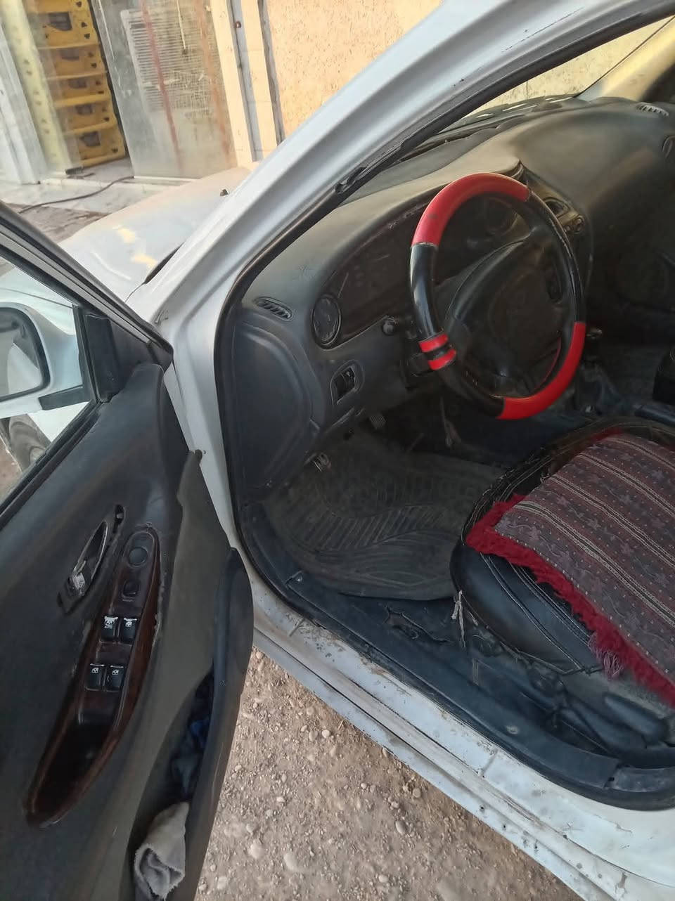 سلام عليكم سياره دايو اكنزه موديل 2000 رقم واسط محرك كير مكفولات لا تبخير ولا تنقيص  حداديه تمام تايرات كهربائيات شغاله تحويل ثاني يوم رقم انكليزي مكاني واسط كوت. شراي يتصل مامتواجد خاص ***********
