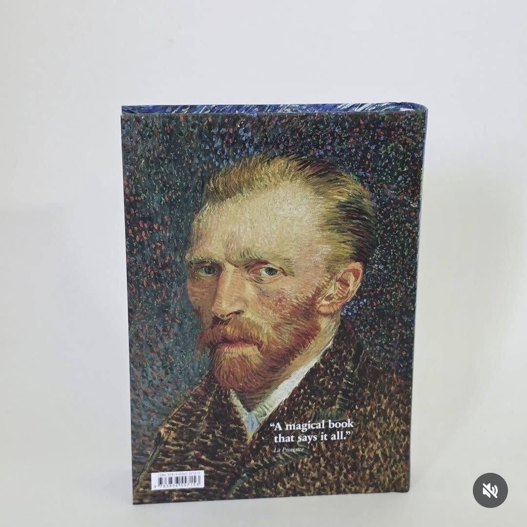 كتاب "فان گوخ - الأعمال الكاملة" (Van Gogh. The Complete Paintings)
السعر 50 الف
التواصل : واتساب *********** 

ورق زيتي 

 الوصف:
موسوعة فنية شاملة تضم جميع أعمال الفنان العالمي فينسنت فان گوخ. ورق زيتي + هارد گفر يقدم الكتاب دراسة توثيقية كاملة لحياة الفنان ورحلته الإبداعية، مصحوبة بجميع لوحاته الـ 871 مع تحليلات فنية وتاريخية لمراحل حياته المختلفة.
نوع الكتاب: كتاب فن وتاريخ فني / سيرة ذاتية وتوثيقية (Art & Art History / Catalogue Raisonné).

 المؤلفون: إنجو ف. فالثر (Ingo F. Walther) ورينر ميتزجر (Rainer Metzger).
الناشر: دار نشر TASCHEN (ضمن سلسلة Bibliotheca Universalis).

 أهم محاور وفصول الكتاب:
البدايات والتكوين (إيلين وحقول هولندا): المراحل الأولى وتأثره بالواقعية ولوحاته المظلمة مثل "آكلو البطاطس".
مرحلة باريس: اكتشاف انطباعية الألوان، الضوء، واللوحات اليابانية.
فترة آرل (جنوب فرنسا): الذروة الإبداعية واللوحات الشهيرة مثل "عباد الشمس" و"البيت الأصفر".
مصحة سان ريمي: إنتاج شاهكارات فنية خالدة من بينها لوحة "ليلة النجوم" (Starry Night).
الأيام الأخيرة في أوفير صور أواز: النهاية الدرامية وتوثيق آخر لوحاته قبل وفاته.
