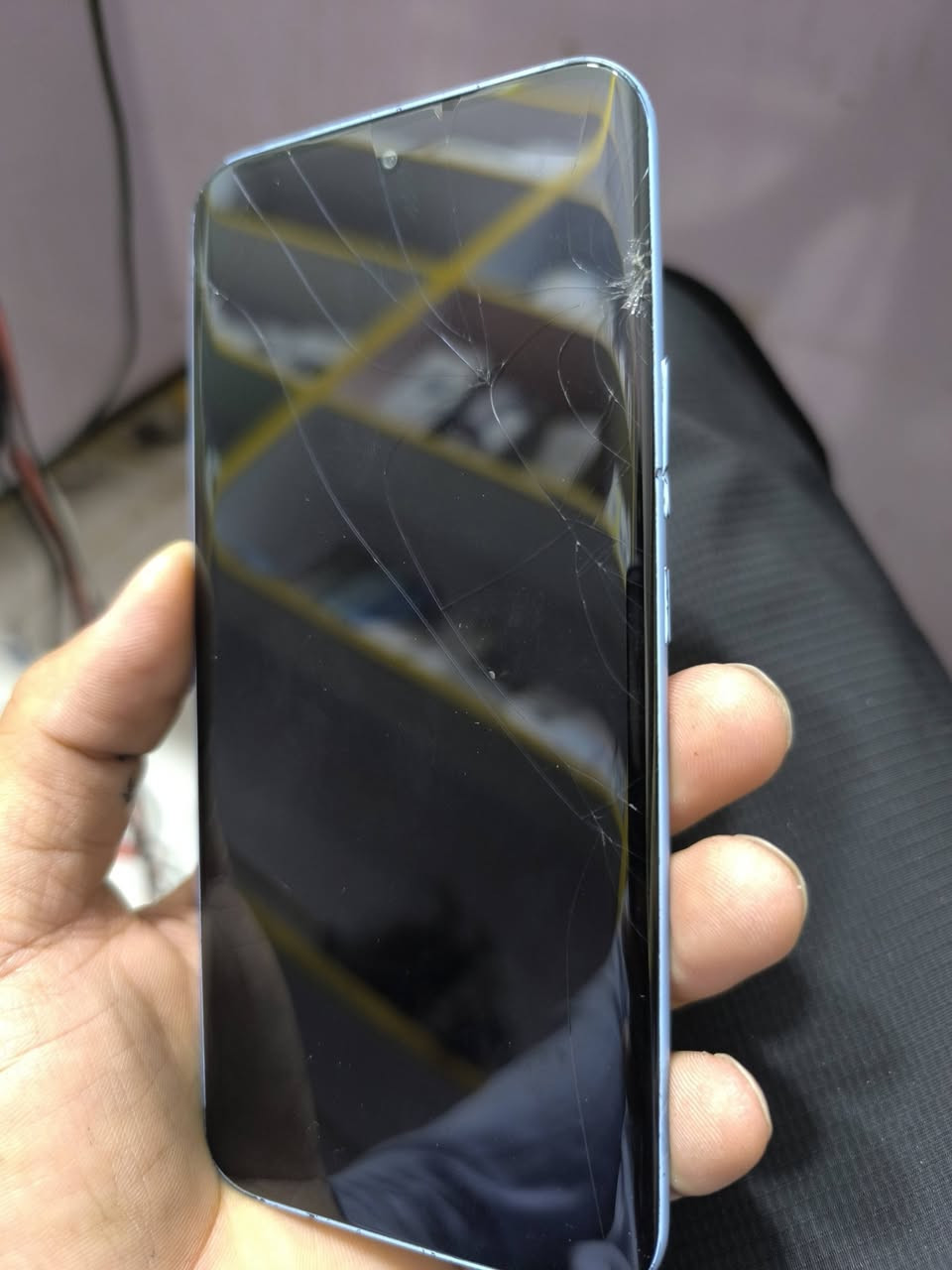 Ticno pova slim 5g 
جهاز مواصفات عالميه غني عن التعريف بي ضربه بلشاشه ما مآثر على اللمس والاستخدام سعره مناسب بسبب الكسر 
***********
