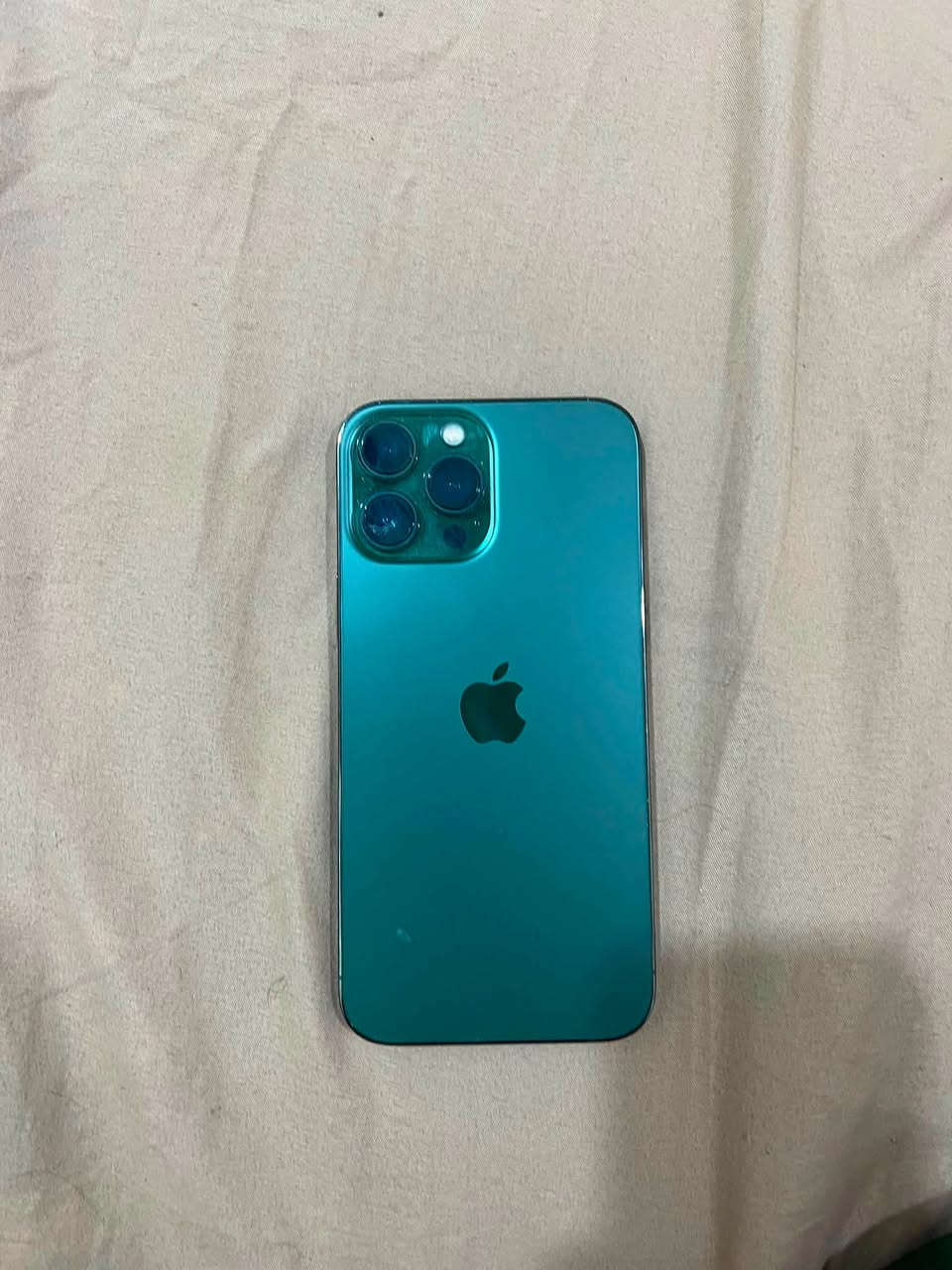 ‏السلام عليكم جهاز iPhone 13 Pro ماكس بطارية 94 جهاز جديد السعر 700 رقم الهاتف***********
