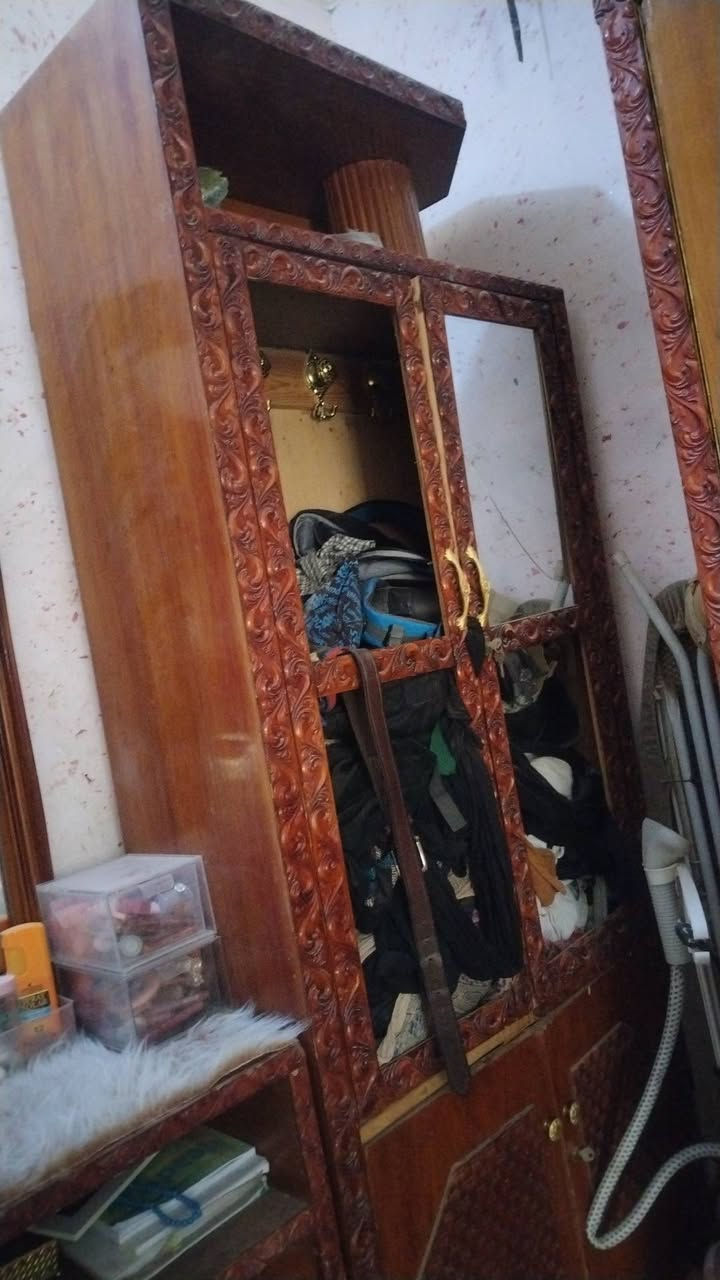 السلام عليكم  عدي  هذني ميز امرايه 2  وعدي زاويه و جربايه   كولهن ب250 وبيهن مجال  العنوان الديوانيه للستفسار اكثر ***********  كولهن تزكام صاج الثقيل
