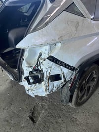توسان موديل ٢٠٢٤ فووول مواصفات  ماشية ١١ الف حادثهة موجود بالصور مبدل ...
