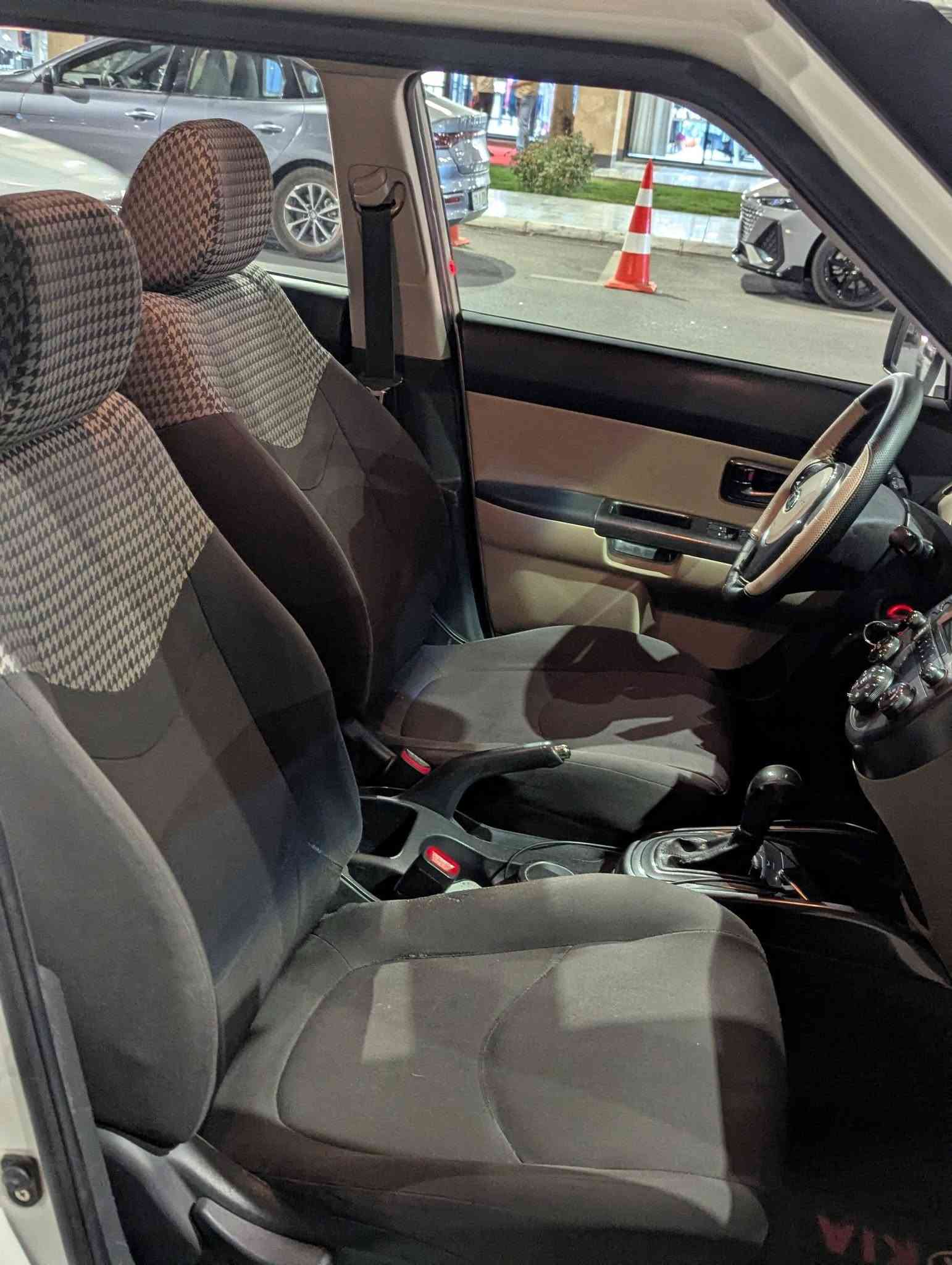 KIA SOUL 2011    مکفول خلیجی
بسم اللە رحمان رحیم

سلام علیکم

سيارة: كيا صول خلیجی

موديل:2011

مكينة: 16 دوش

سيارة كلش نظيفة بدون صبغ بدون بارد كلشي بلادي حتى سبير مانزل گير محرك بشرط الف فيطر وياي ثلاث سيوجات مال شركة 

سنوية جديدة باسمي تحويل ثاني يوم 
عنوان: سليمانية
للاستفسار: ***********
