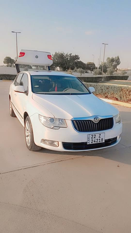 سکۆدا سوپەر بی 2013
تەکسیە کراوە بە خسوسی
هیچ هیچی نیە بێ مەعجونە بێ لێدران 
تەقە و ڕەقە و گێڕ و مەکینە و تەبرید و کارەبایات هەموو شتێک بە شەرت 
فوول فوول مواسەفات مەکینەی کراوەتە جیتە GLI مۆدێل نوێ 
سەنەوی و ژینگەی نوێیە بە ناوی خۆمە 
***********
88$ و مەجالێکی برایانە أربيل, العراق
