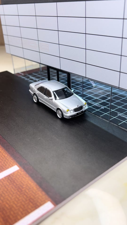 مرسيدس E55 AMG W210 حجم 1/64 شركه شادو 💎 للتواصل : *********** حساب تيك : diecastbaghdad0 انستا : diecast_baghdad_1 فيس بوك  : طه جمال العامري
