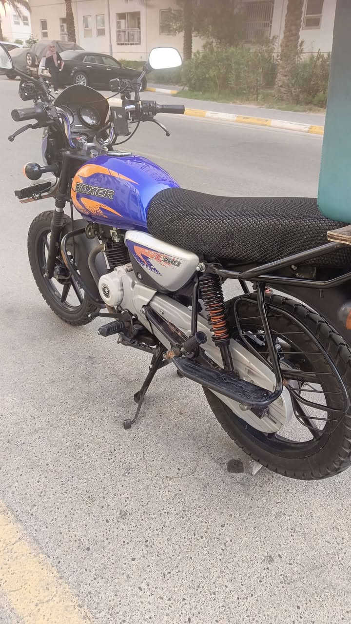 السلام عليكم
دراجه بوكسر للبيع موديل 23 نازله نهايه ال 24 نظيفه برغي ممفتوح بيها تخم تاير جديد  رقم بغداد مشروع وطني للأستفسار الأتصال على هذا الرقم ***********
