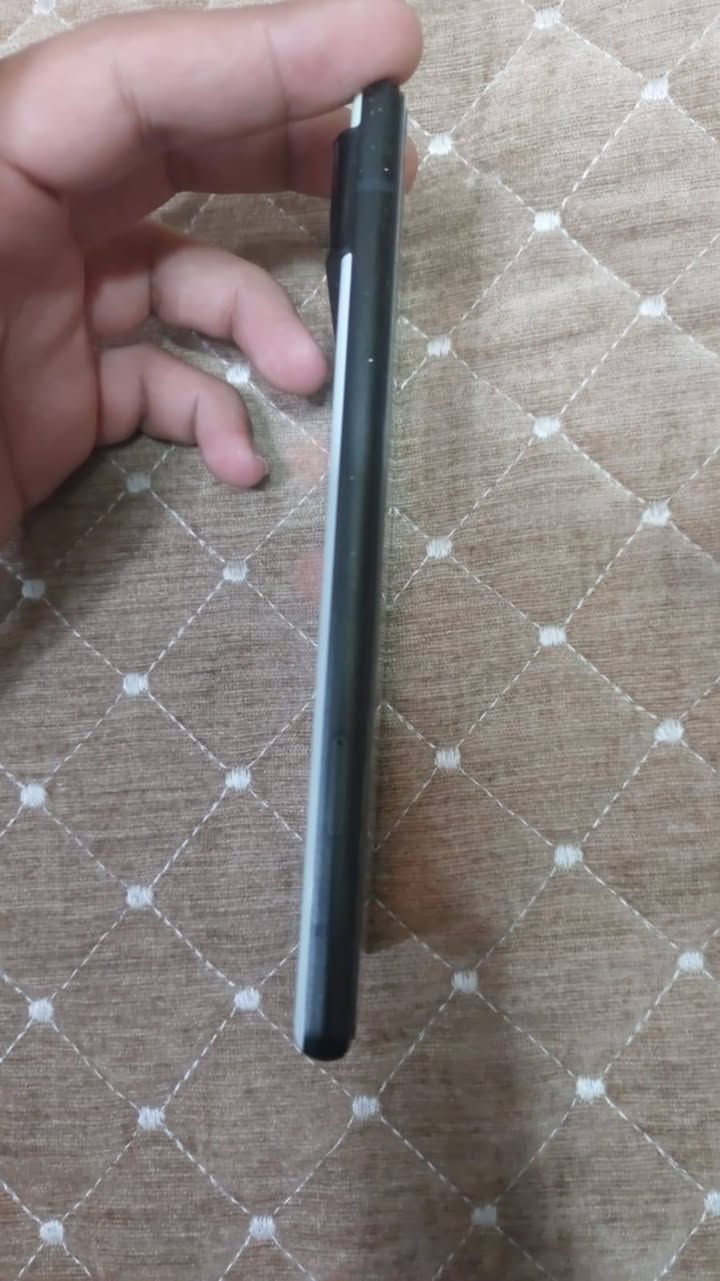 جوجل بيكسل 6 • فطر بالشاشة • بغداد الغزالية