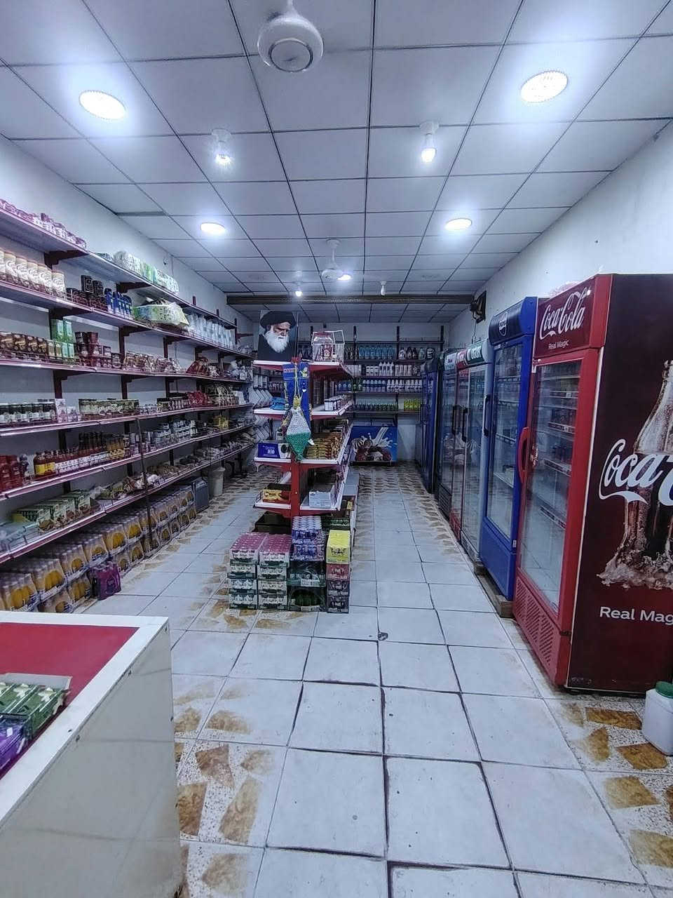 سلام عليكم
محل البيع
الموقع..العارضات شارع شؤن المرأه
يحتوي على ٦ برادات و٢ مجمدات
وبيه سبلت شغال رقم الهاتف
***********
