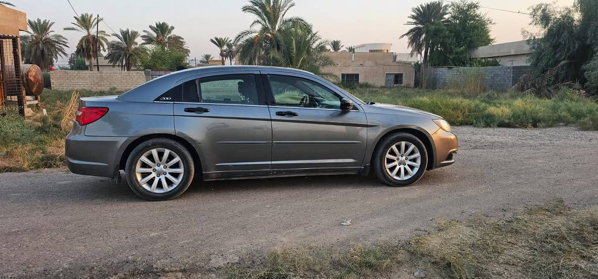 سلام عليكم
للبيع كرايسلر c200 
2013 وارد امريكي 
حادثها دعاميه اماميه فقط
مكينه 2400 رقم بغداد الجديد 
السياره مكفوله من كلشي كير مكينه 
صدر امامي خلفي تدفئه تبريد كله جديد 
كهربائيات كلها شغاله وباقي المواصفات معروفه 
السياره بيها بنيد وقبط جنطه كلير اثر جراد 
وموجوده صورها قبل لا تنرش كلير 
مكان السيارة بغداد الكرخ 
***********
