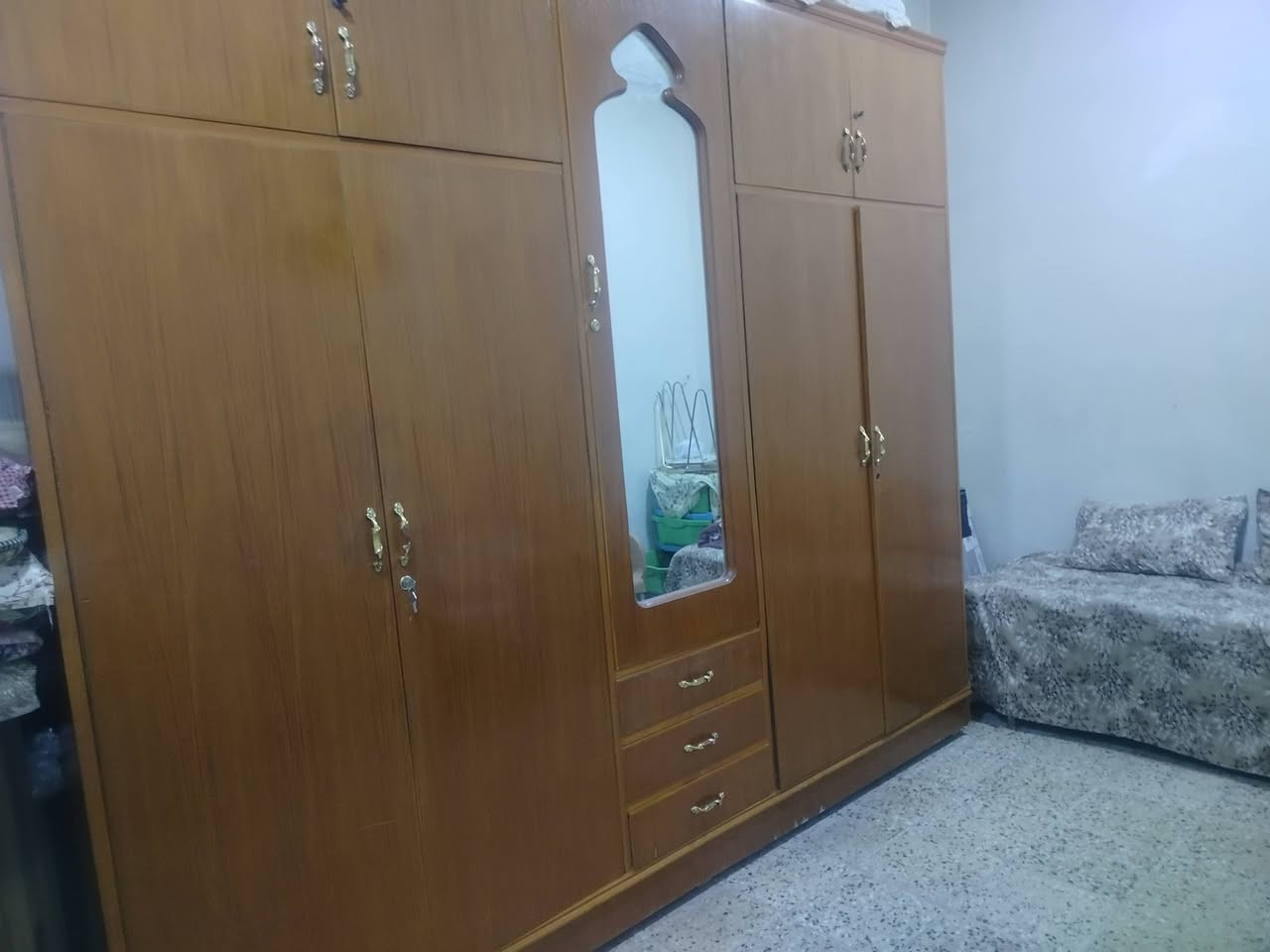 قنصور للبيع
السعر  400الف
***********
