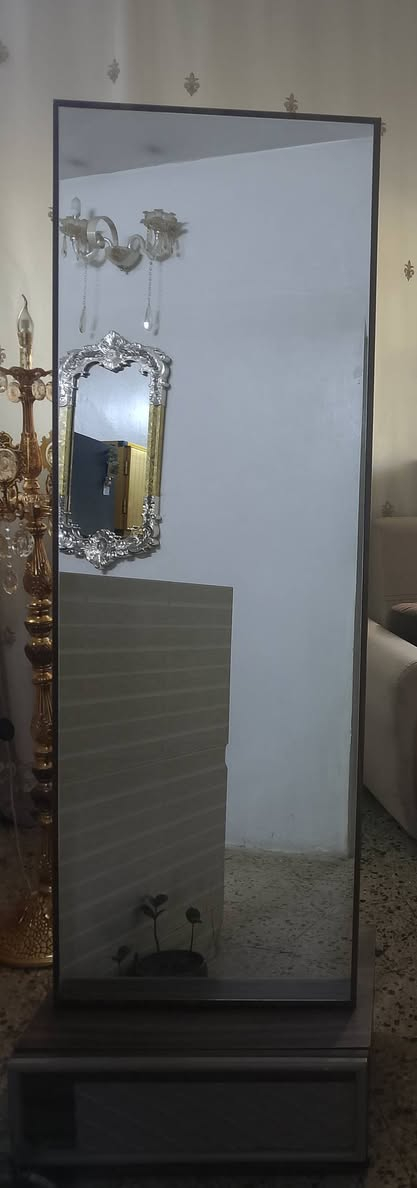 🪞✨
للبيع مراية طولية مع جرار من الأسفل، عملية وأنيقة ومناسبة لغرفة النوم أو المدخل.
🪞 مراية كبيرة
🗄️ جرار سفلي للتخزين
✨ شكل أنيق ومرتب
💰 السعر: 25 ألف دينار فقط
البيع للجادين 🌷 للتواصل
*********** واتساب
