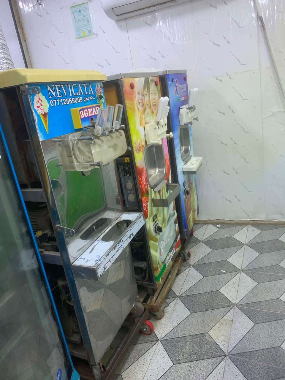 السلام عليكم البيع مثلجات خط كامل انتاجي مكان البعيثه اي استفسار ***********

