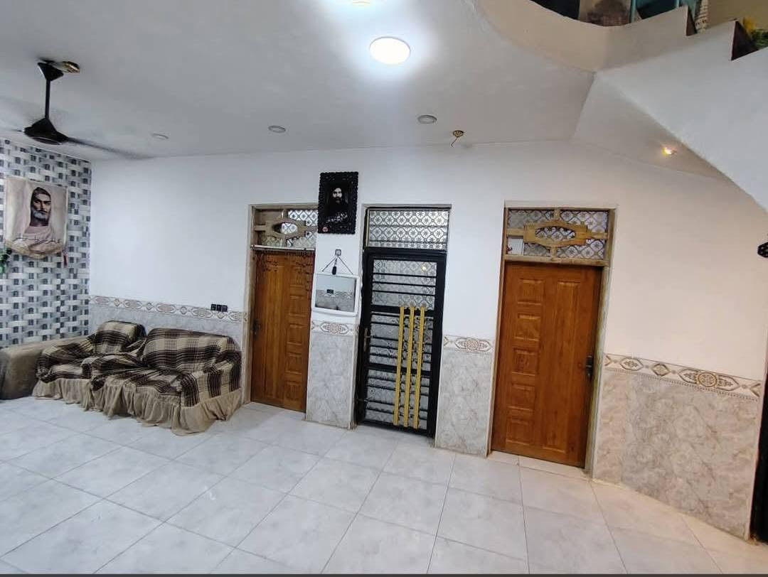 سلام عليكم بيت البيع مساحه 200 متر في شارع زرزور بيت كامل قرب المدرسه وسعر تصل ع رقم ***********
