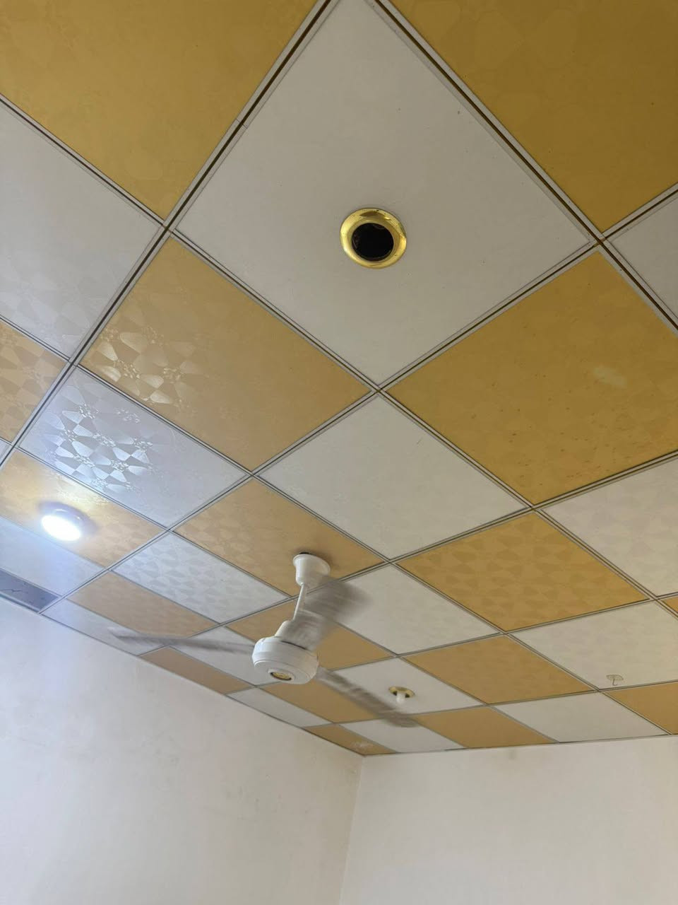 للبيع كلش نضيف80متر
***********
