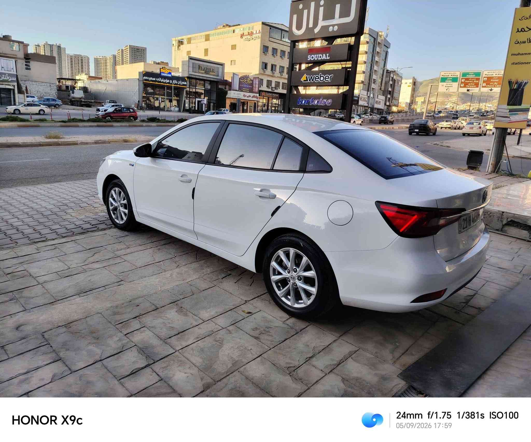 Mg5 2024 standard
 بۆیاخ : نیەتی 
ماوەی رۆشتن : 36،000
مواسەفات : 
4 جام کارەبا 
ناو کرێمی 
تەحدید سورعە 
لایت زینۆن 
شاشە ئایپاد گەورە 
کامێرە 
بۆیاخ تەنک 
Eco 
سوكان تەقەڵ 
کوشن تێگیراو 
گاعی سەردۆسە 
رۆنی مەکینەی تازە گۆراوە 
گێرو مەکینە و تەبرید بە شەرت 
سەیارەیەکی پاکو بێ مەسرەف
رەقەمی سەیارەکەی لەگەڵ نیە
رەقەمێکی ترت بۆ ئەبەسترێت
*********** السليمانية, العراق
