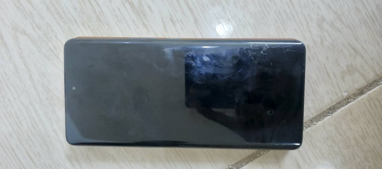 موجود هونر اكس 9S جهاز حلو ونضيف بس شاشه شويه مكسوره الي يريده يتواصل عل رقام ***********
***********
