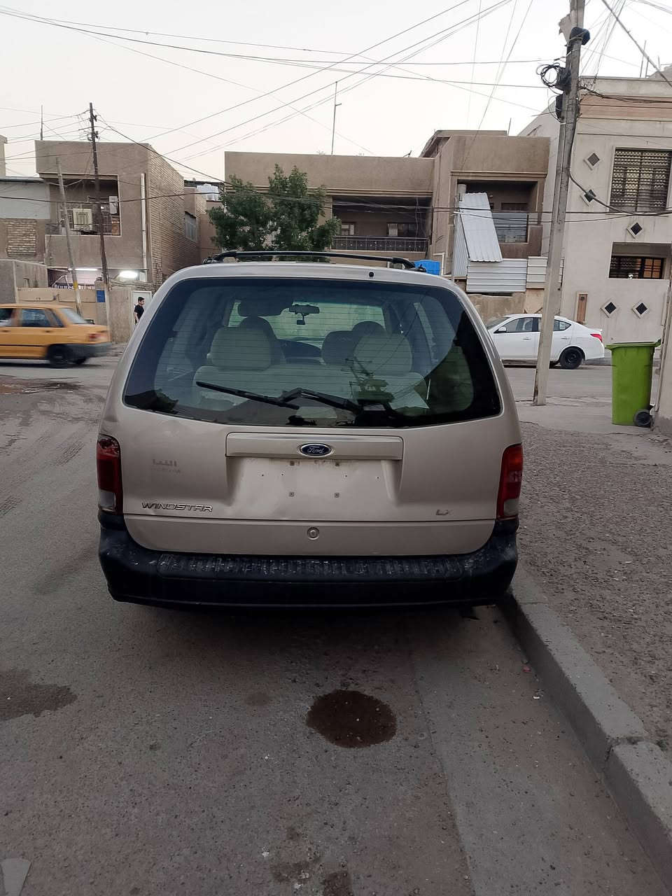 سلام عليكم فورد وندستار 2002جاهزه نقص بس كمبريسر تبريد وعمبار خلفي مكينه كير افلون 300 رقم بغداد نكليزي تحويل ثاني يوم مكانه بغداد الاتصال ***********@
