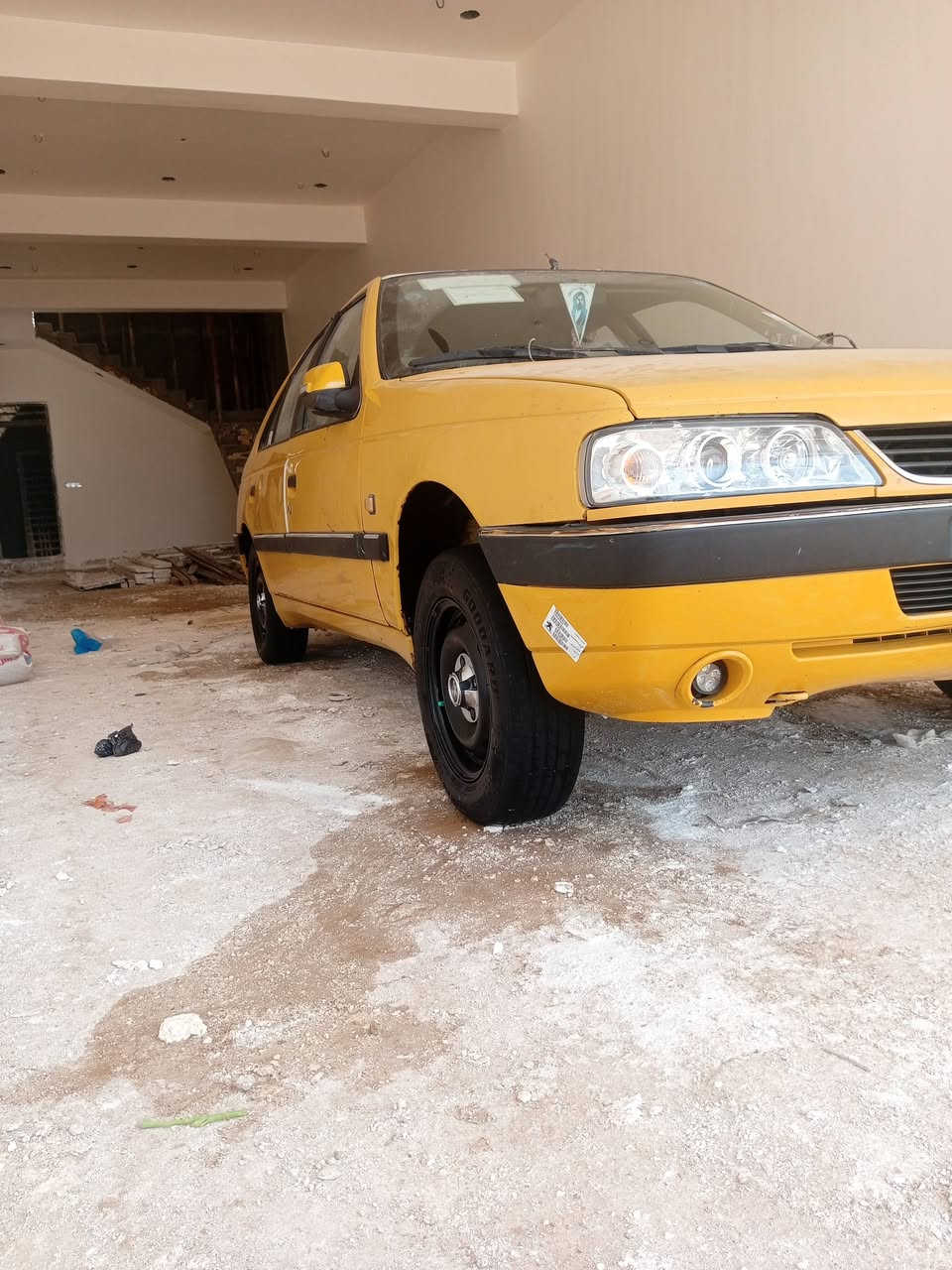 بيجو للبيع 405 موديل 2015 رقم بغداد بسمي مشروع وطني كير مكينه  كفاله تبريد شغال بكاني عماره وشراي بيه خير ويدلل وهاذ رقمي ***********
