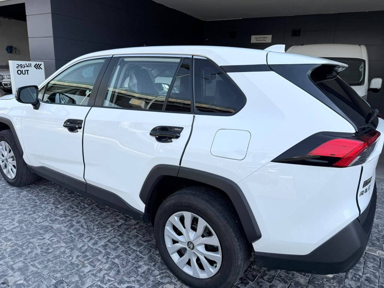 Toyota RAV4 23 LE بانزين فقط
راف فور مديل ٢٣ بانزين 
وارد امركي . منشور الصور الضربة 
ماشية ٤٢ الف ميل 
موجود سونار جديد 
السعر 177$   بيها مجال بسيط 
رقم بغداد بأسمي 
سنوية جديدة . وهزة جديدة

#الموصفات 
محرك 2500 
4 سلندر 
نظام الدفع FWD 
لايت زنون LED
​دعم نظامي Apple CarPlay و Android Auto
تكيف قطعتين 
٣ انظمة قيادة ( normal/ Eco/Sport)
سايدبرك بصمه 
نظام توقف HOLD

واتس اب ***********
